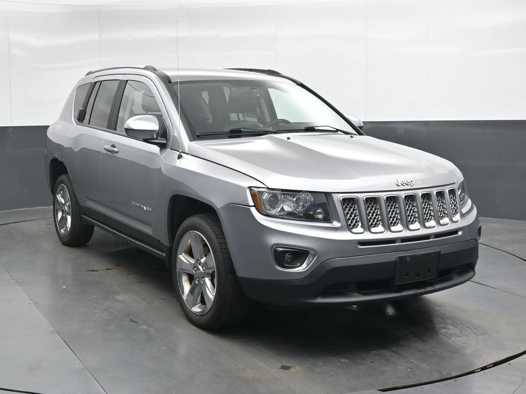 Used 2015 Jeep Compass Limited AWD/4WD image 4