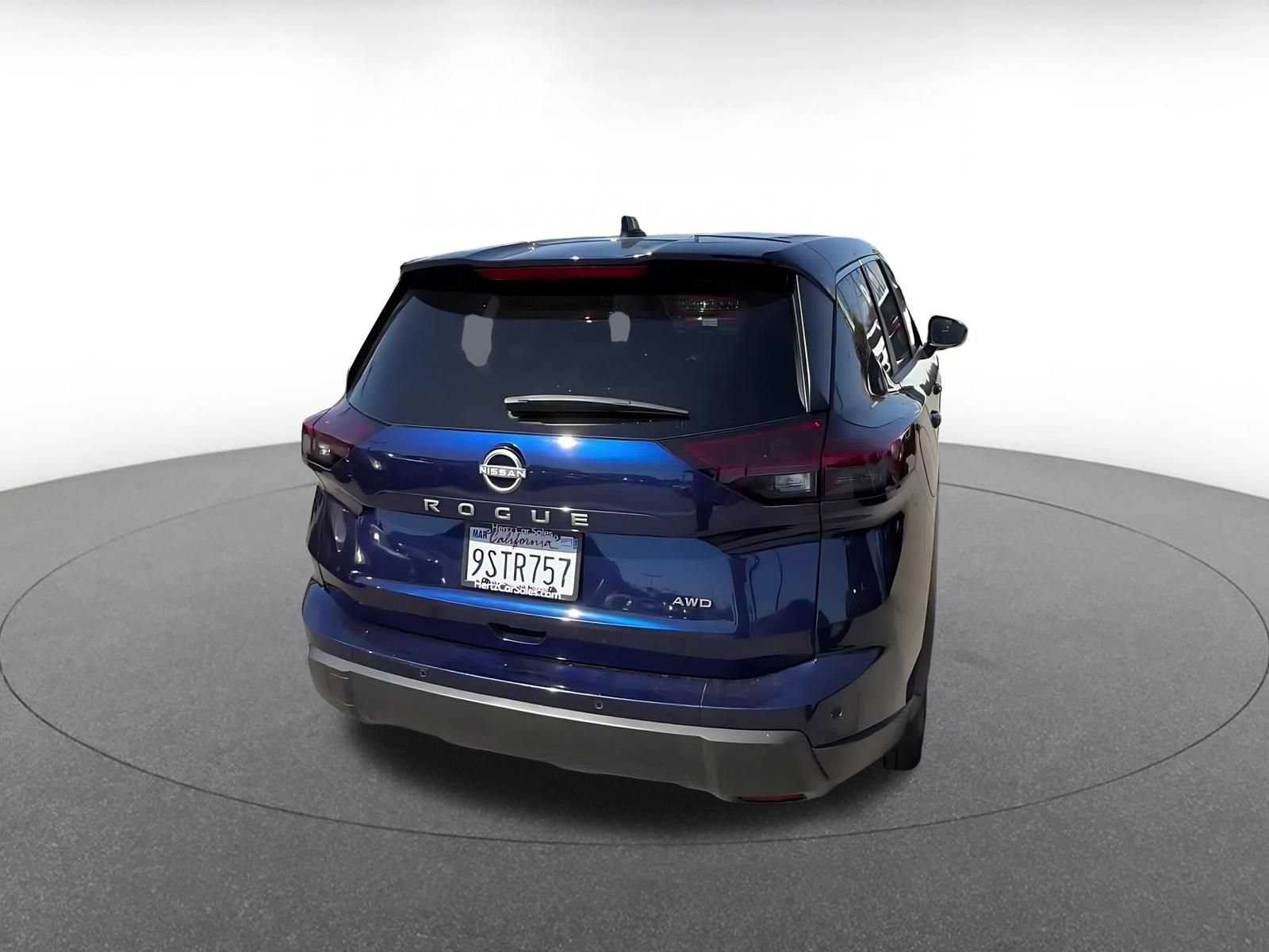 Used 2025 Nissan Rogue SV AWD/4WD image 14