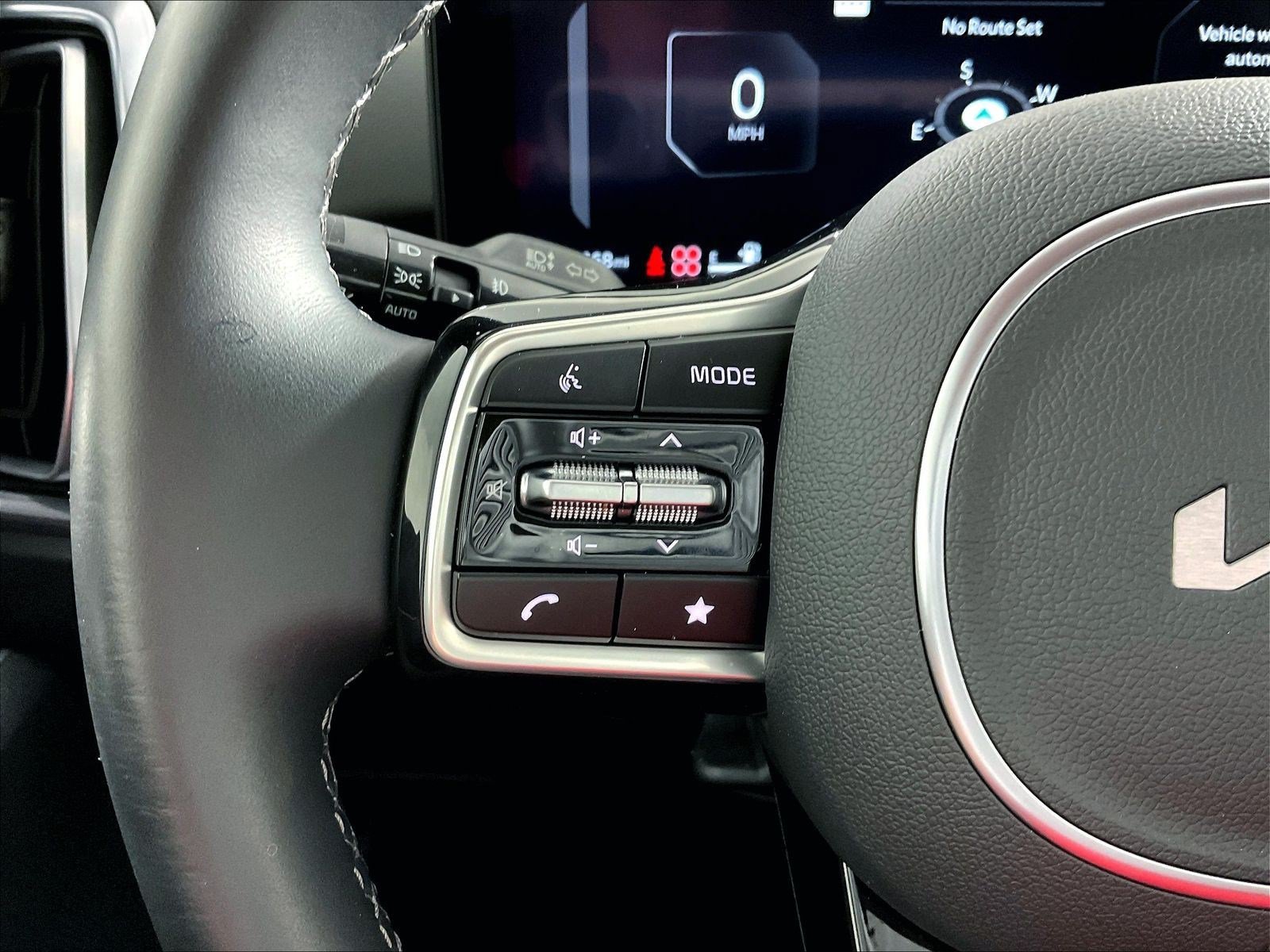 Certified 2025 Kia Sorento SX FWD image 11