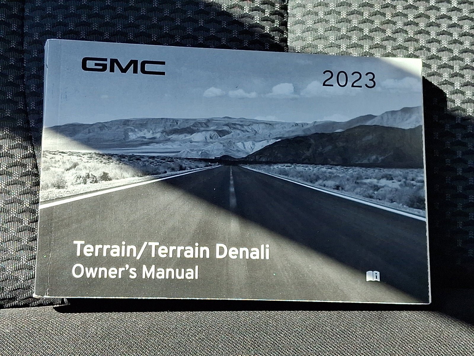 Used 2023 GMC Terrain SLE w/ Driver Convenience Package AWD/4WD image 26