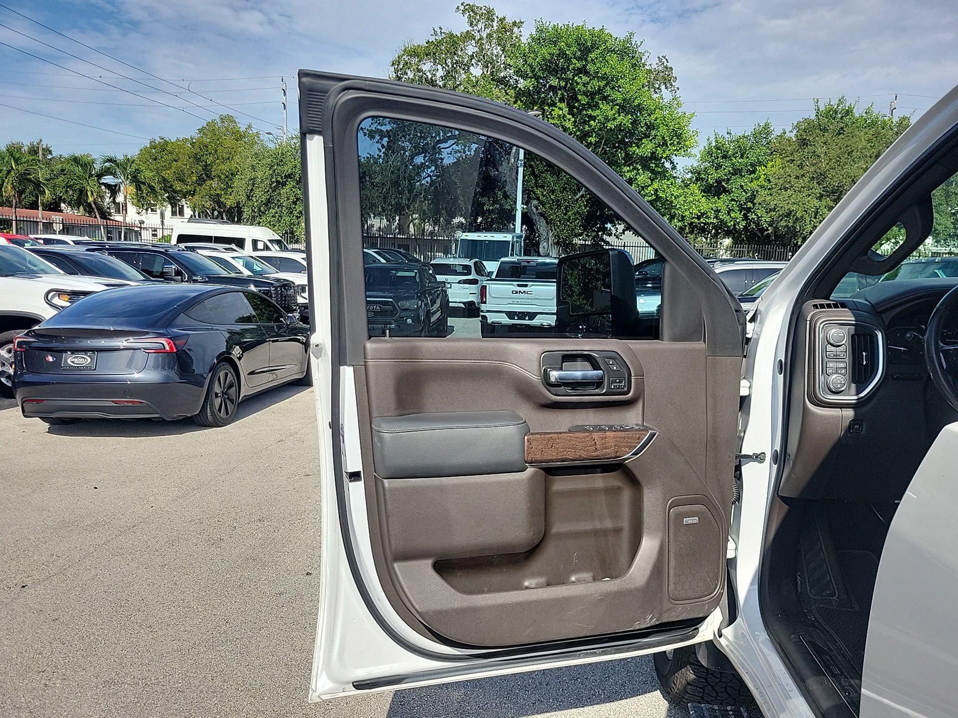 Used 2021 GMC Sierra 2500 Denali w/ Denali Ultimate Package AWD/4WD image 18