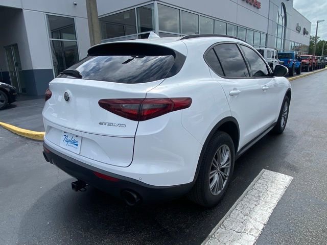 Used 2022 Alfa Romeo Stelvio Sprint RWD image 9