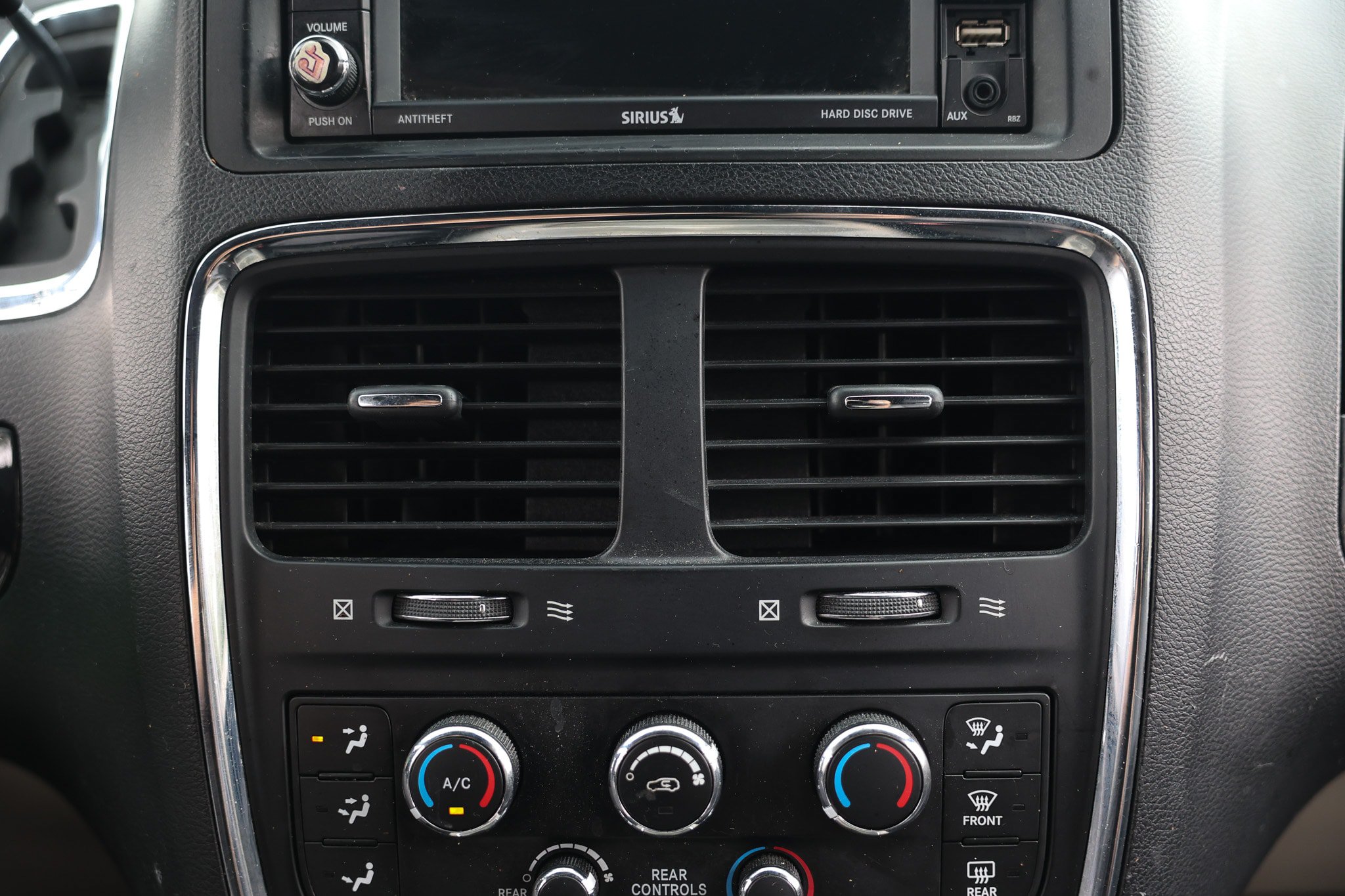 Used 2018 Dodge Grand Caravan SXT FWD image 36