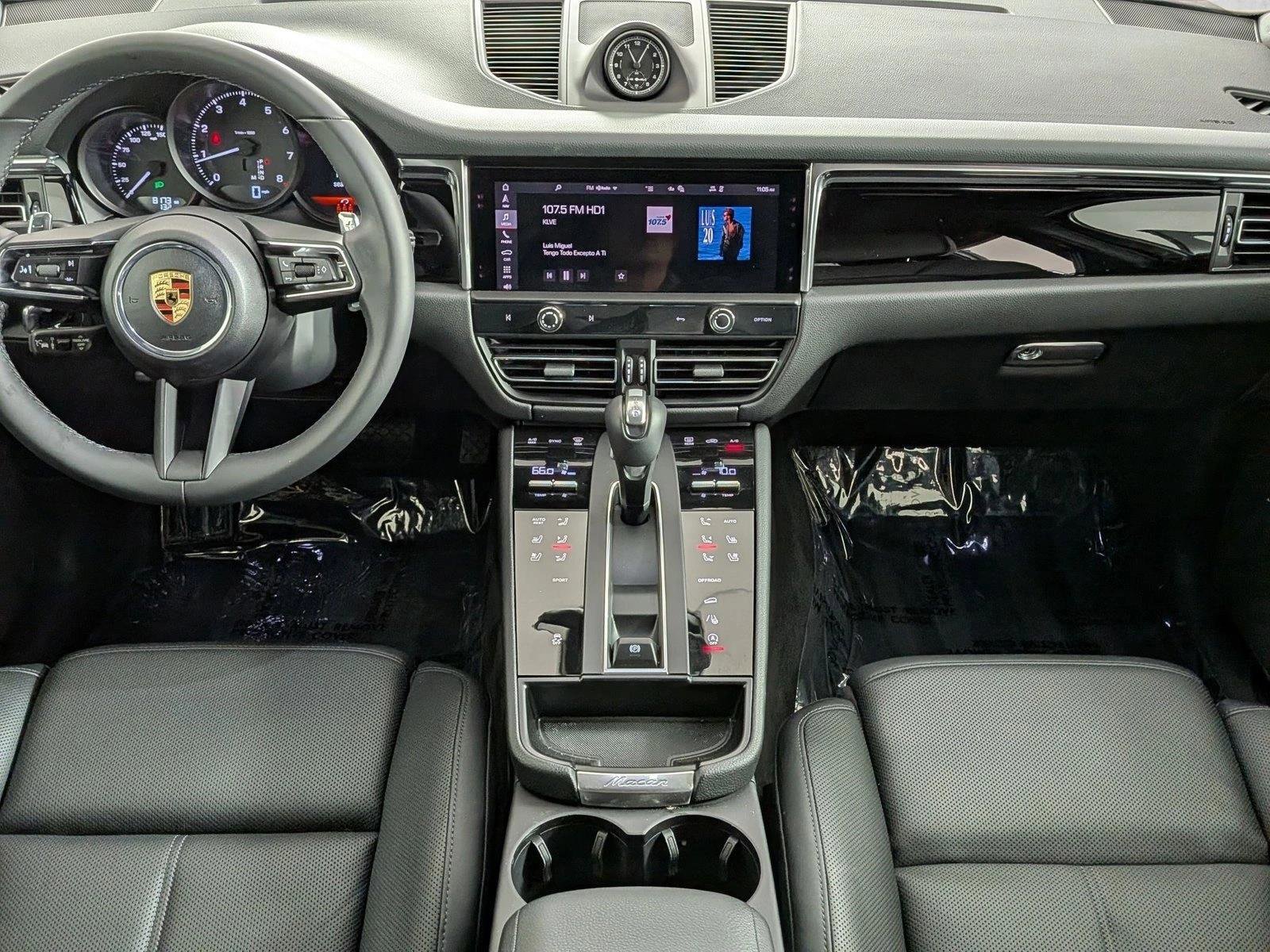 Certified 2025 Porsche Macan AWD/4WD image 19
