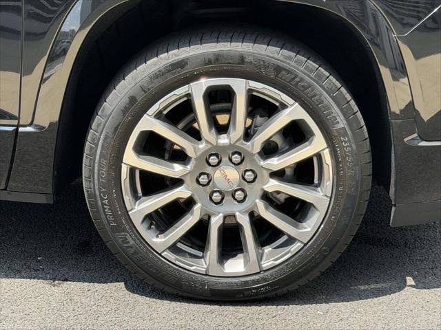 Used 2022 GMC Acadia Denali w/ Denali Technology Package AWD/4WD image 9