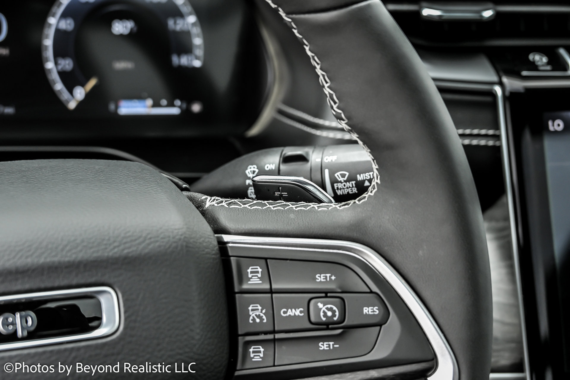 Used 2025 Jeep Grand Cherokee L Limited w/ Luxury Tech Group II image 42