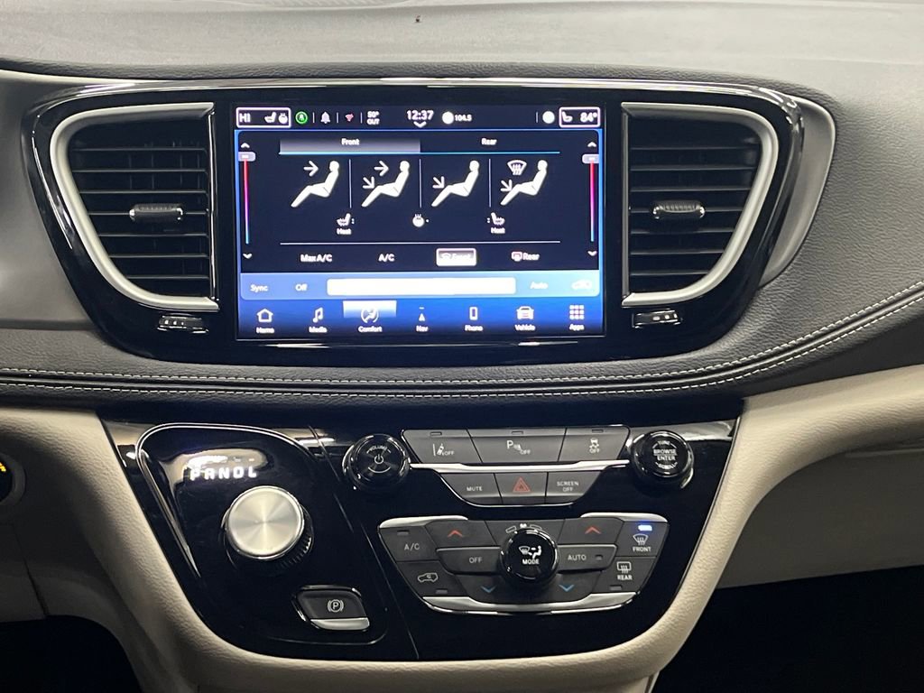 Used 2024 Chrysler Pacifica Select image 26