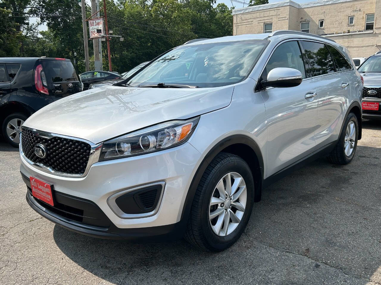 Used 2017 Kia Sorento FWD image 2