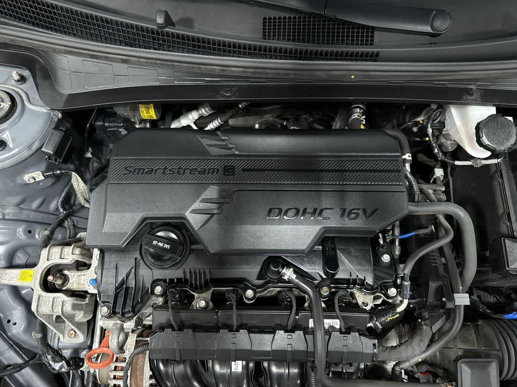 Used 2022 Hyundai Elantra SE FWD image 12