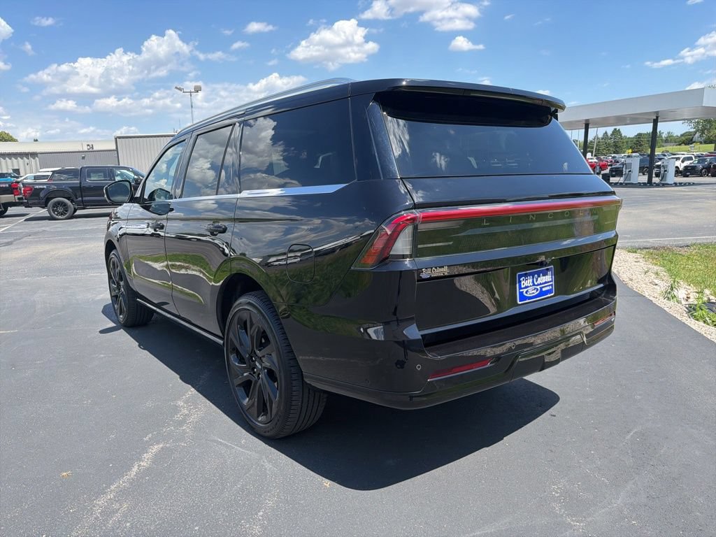 Used 2025 Lincoln Navigator Reserve AWD/4WD image 6