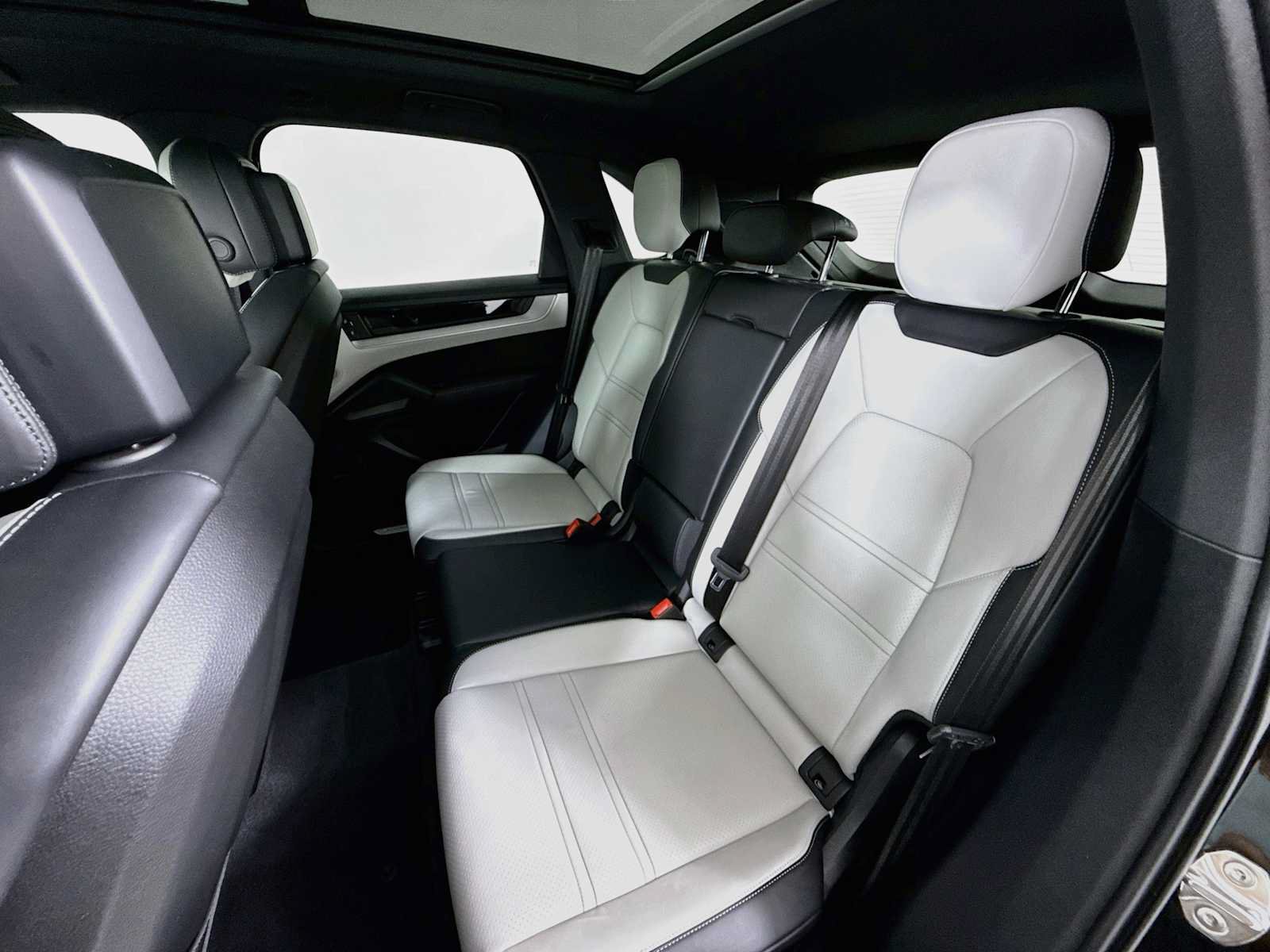 Certified 2025 Porsche Cayenne S AWD/4WD image 23