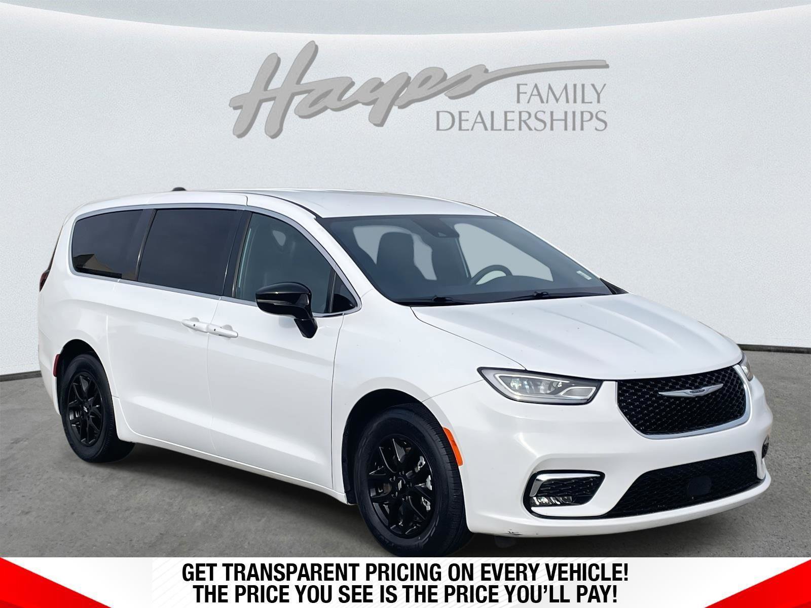 Used 2025 Chrysler Pacifica Select image 1