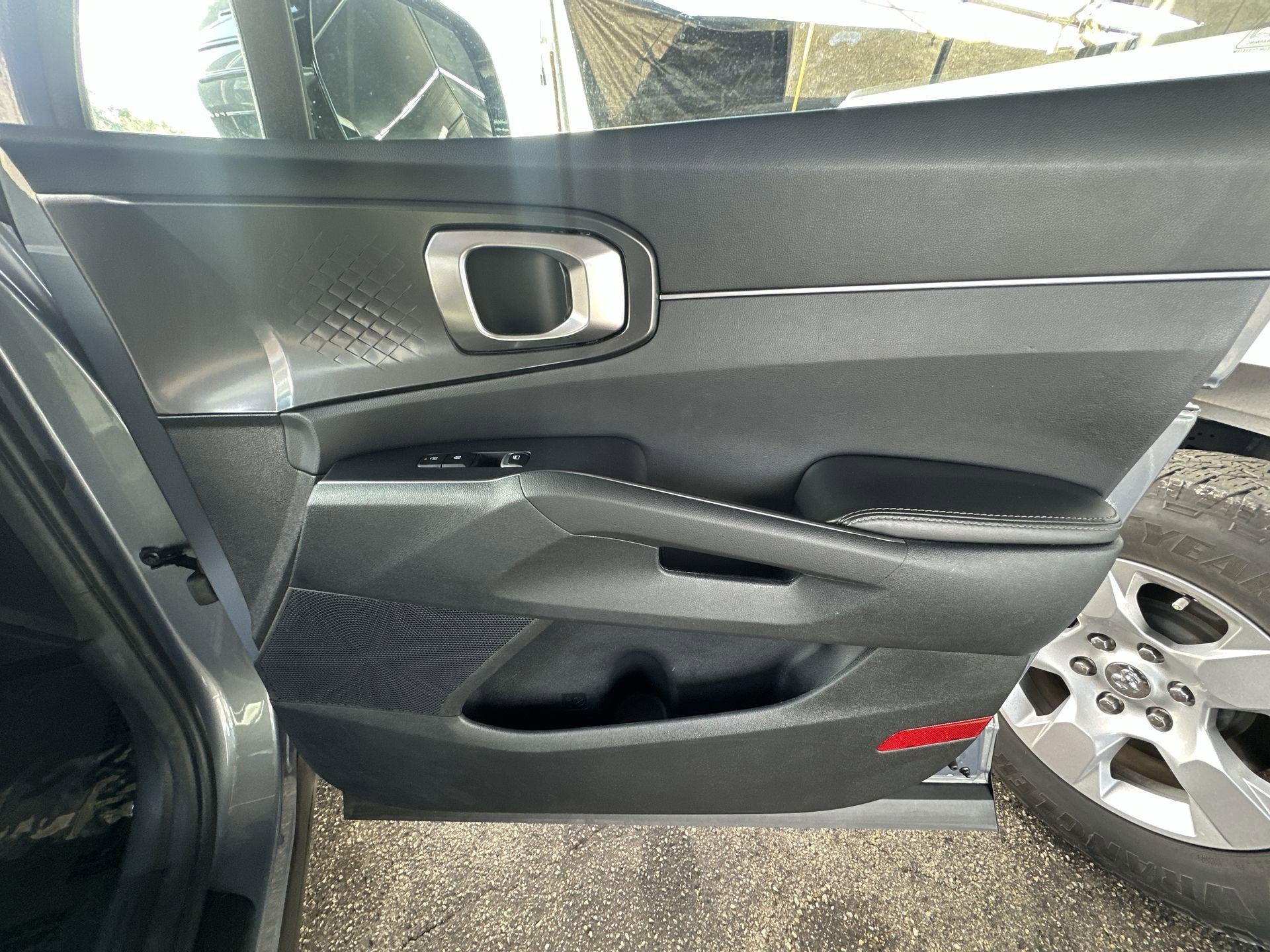 Certified 2024 Kia Sorento LX image 29