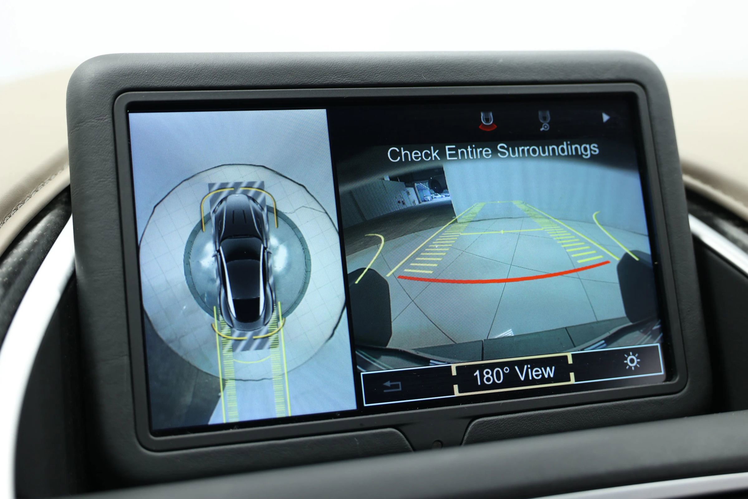 Used 2018 Aston Martin DB11 Coupe image 30