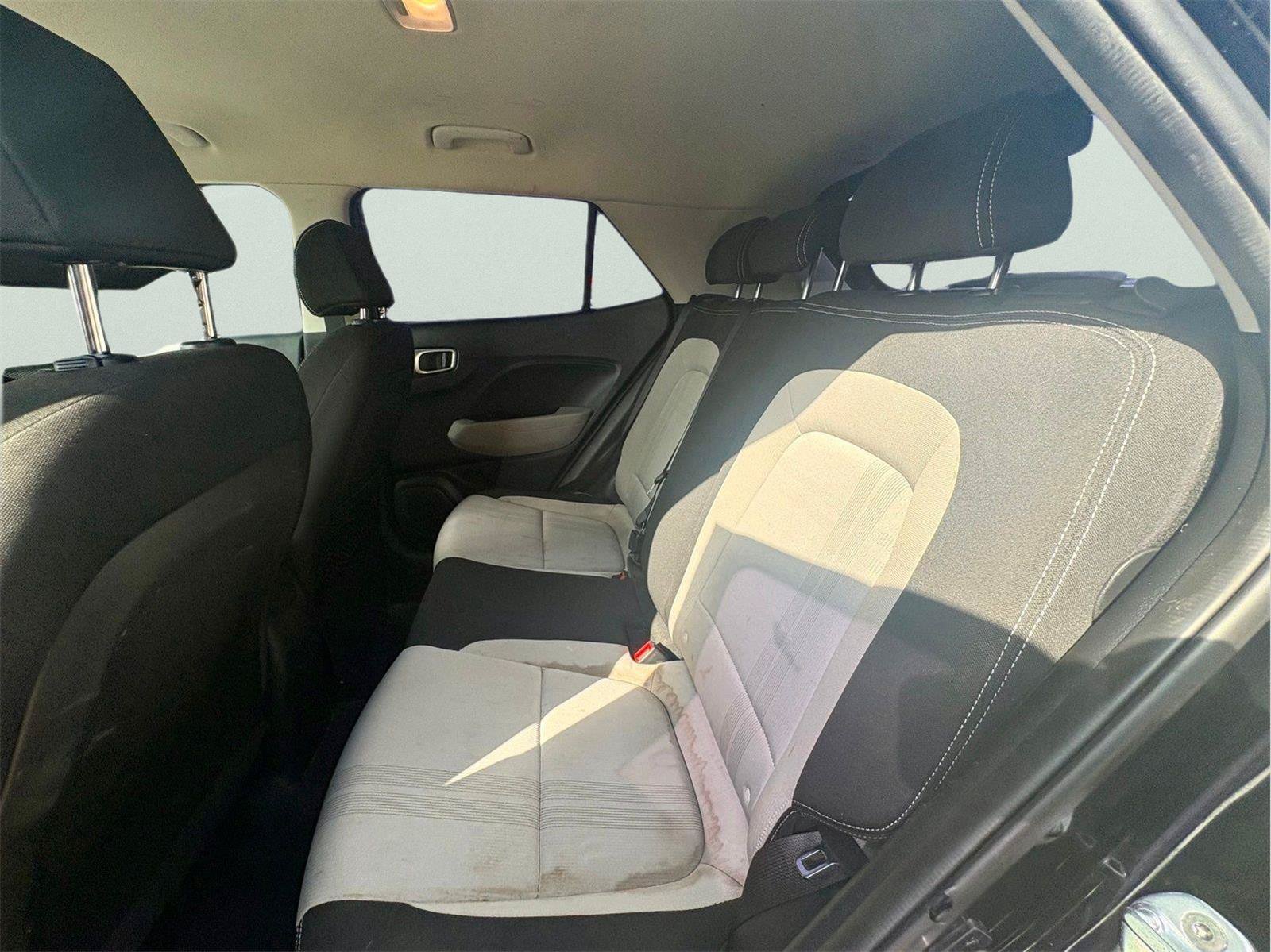 Used 2021 Hyundai Venue SEL FWD image 12