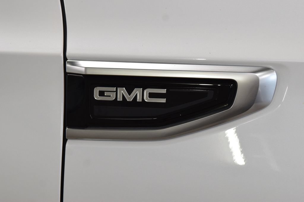 Used 2024 GMC Yukon XL Denali AWD/4WD image 16