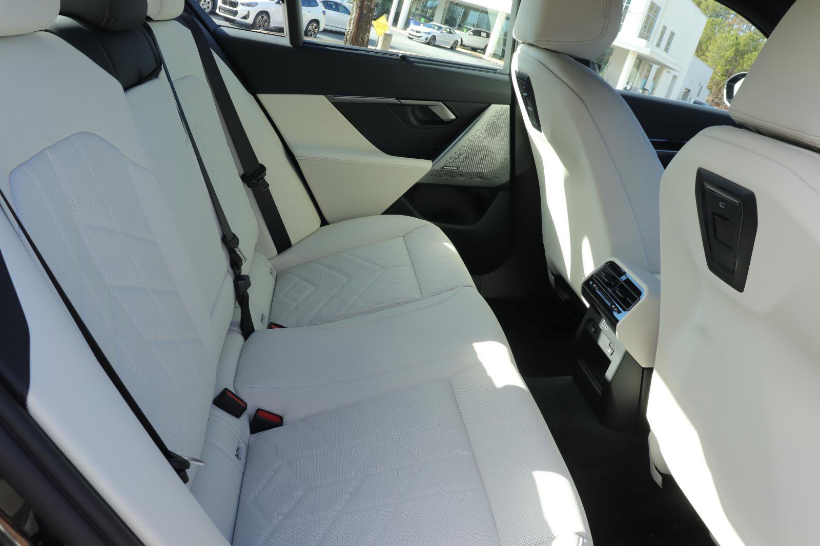 Used 2025 BMW 530i w/ Executive Package image 21