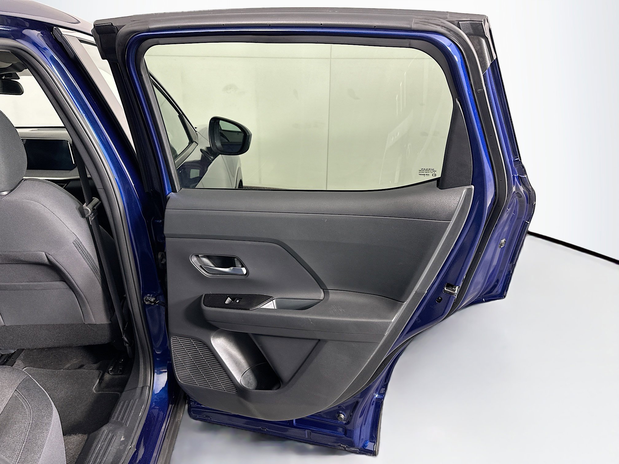 Used 2025 Nissan Kicks SV image 28