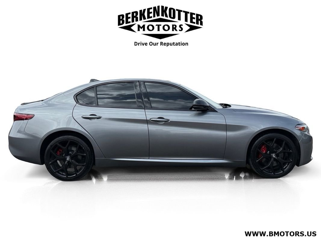 Used 2021 Alfa Romeo Giulia Ti w/ Nero Edizione image 2