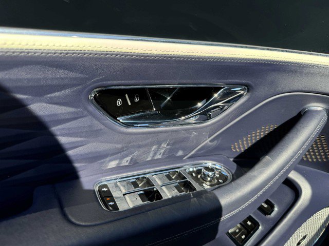 Used 2023 Bentley Flying Spur W12 image 24