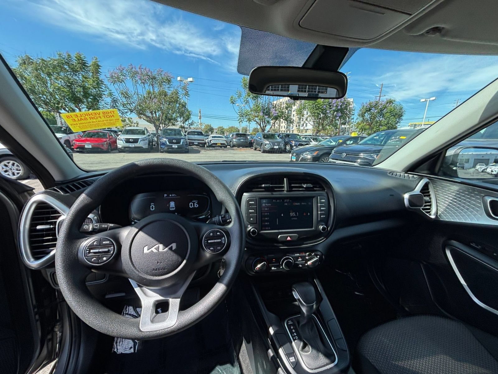 Used 2025 Kia Soul LX w/ LX Technology Package FWD image 33