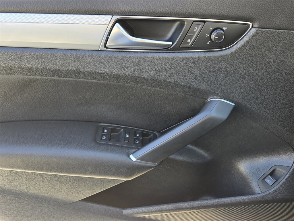 Used 2019 Volkswagen Passat 2.0T Wolfsburg w/ Wheels & Sunroof Package image 30