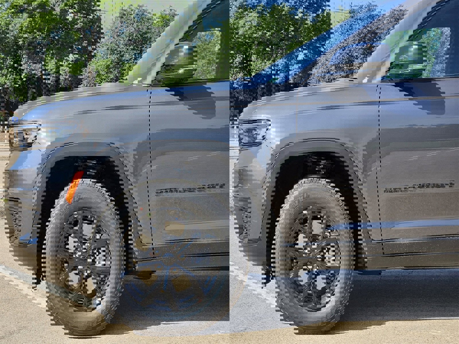 New 2025 Jeep Grand Cherokee L Altitude image 9