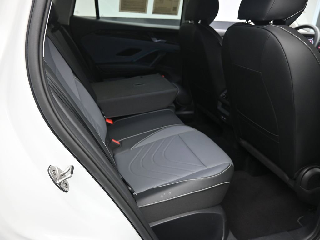 Certified 2025 Volkswagen Tiguan SE FWD image 25