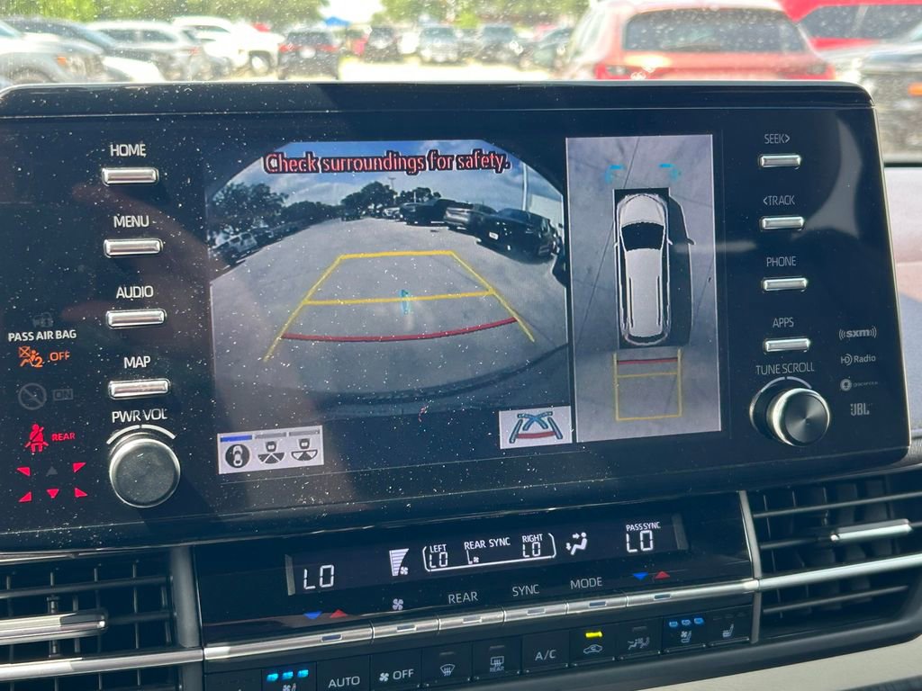 Used 2023 Toyota Sienna Platinum FWD image 40