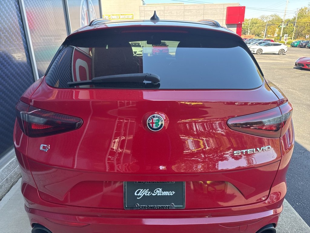 Used 2022 Alfa Romeo Stelvio Veloce image 10