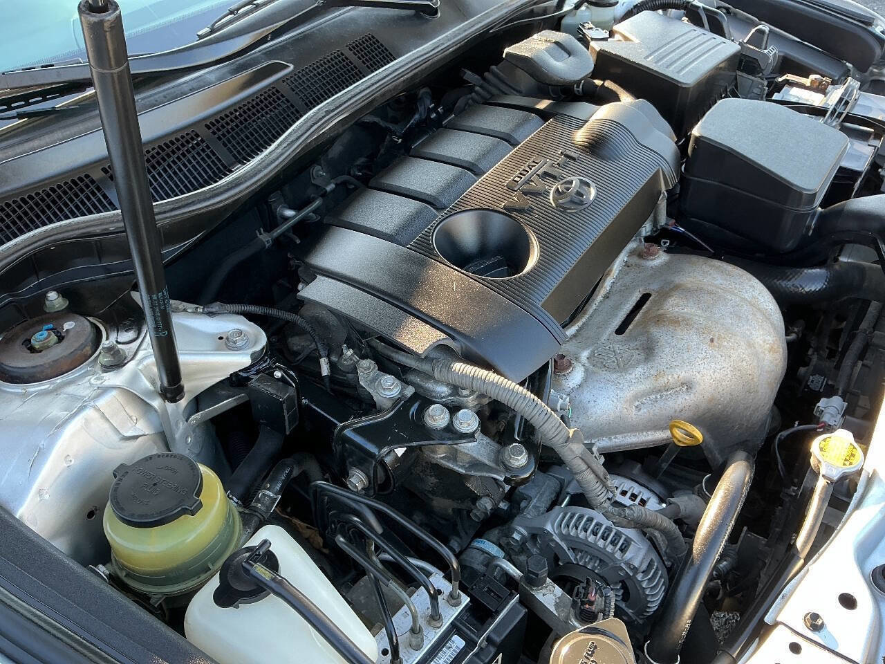 Used 2011 Toyota Camry LE FWD image 13
