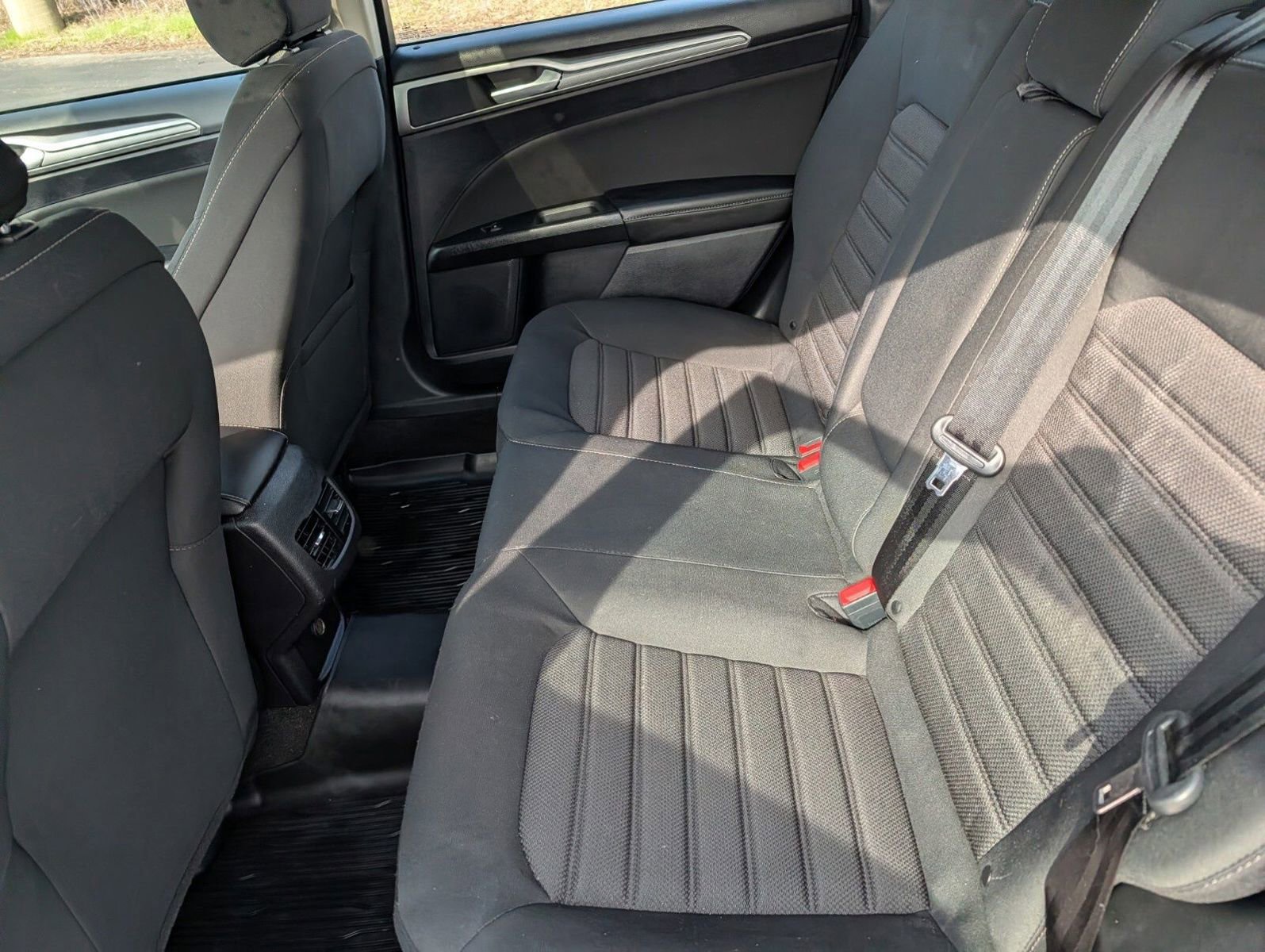 Used 2020 Ford Fusion SE image 19