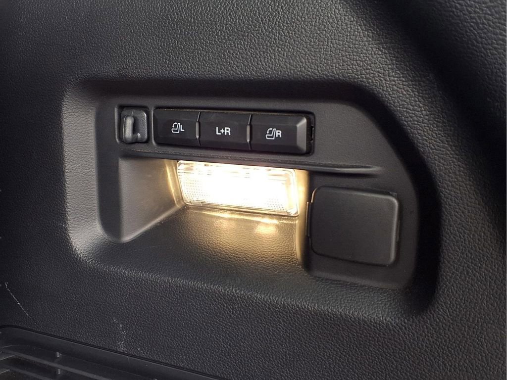 Used 2025 Ford Explorer ST image 26