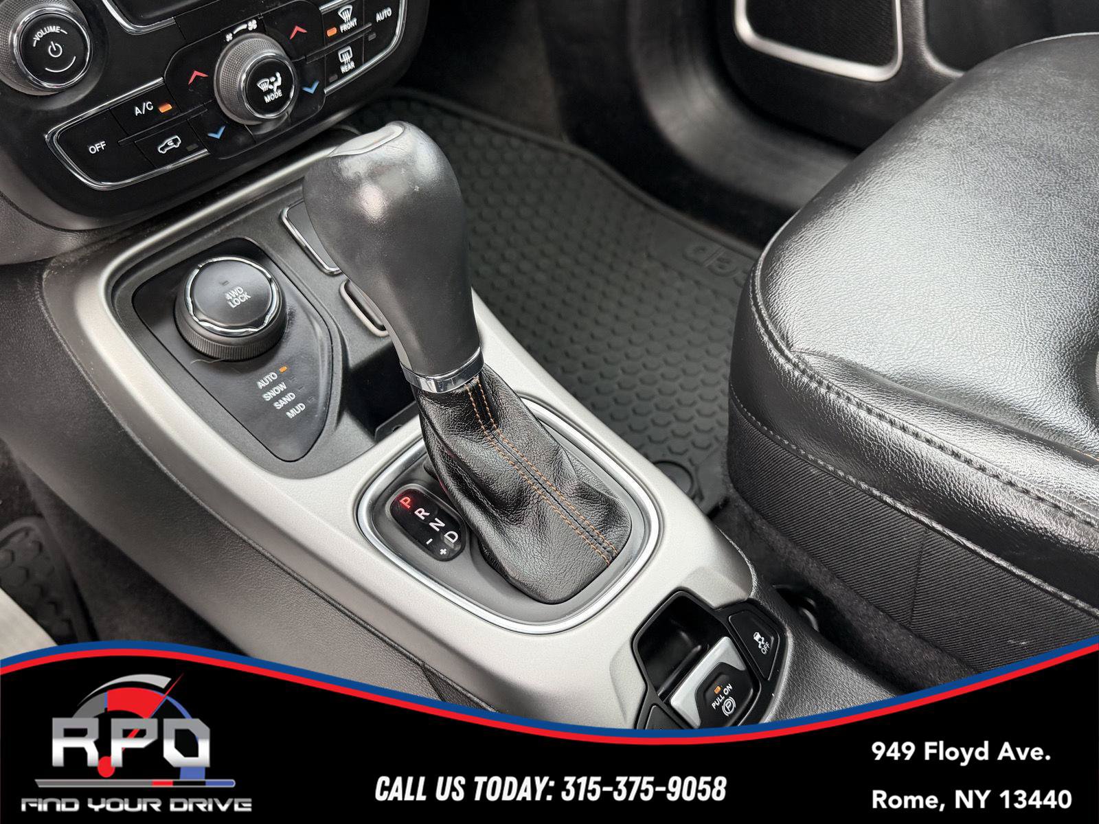 Used 2018 Jeep Compass Latitude AWD/4WD image 23