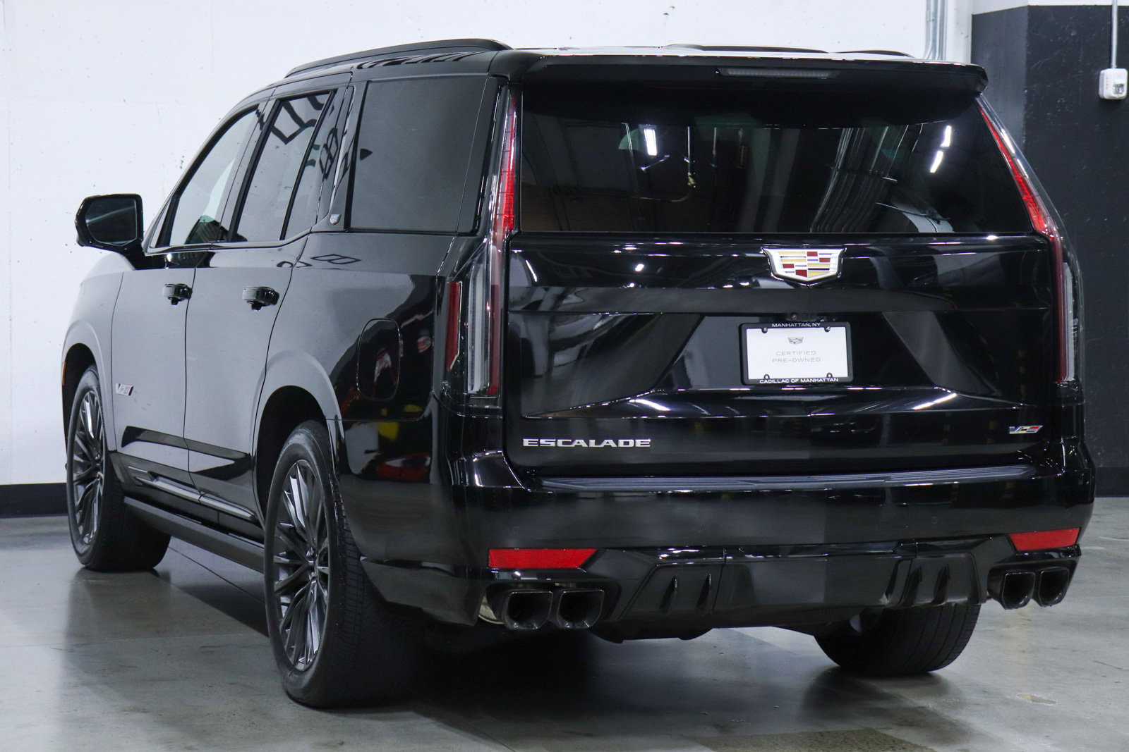 Used 2023 Cadillac Escalade V image 3