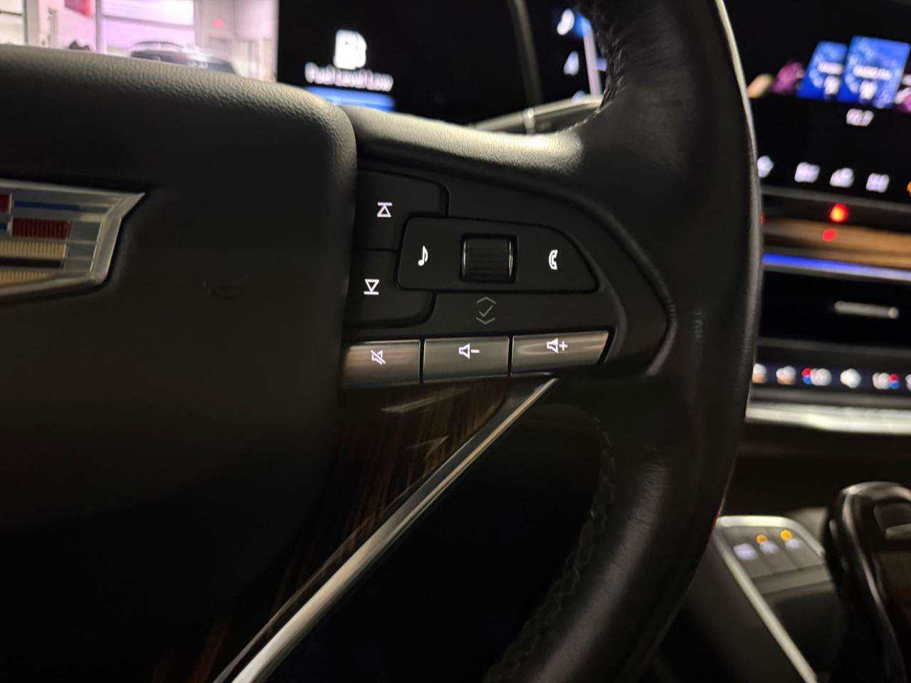 Used 2022 Cadillac Escalade Premium Luxury w/ Performance Package AWD/4WD image 33