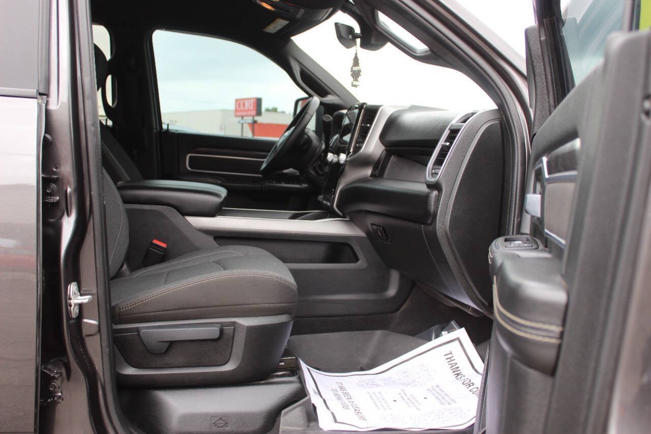 Used 2024 RAM 3500 Big Horn w/ Night Edition AWD/4WD image 9