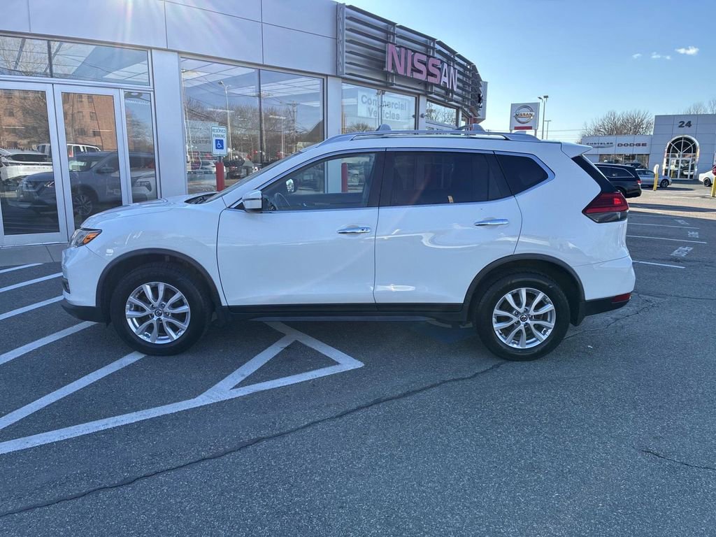 Used 2017 Nissan Rogue SV image 4