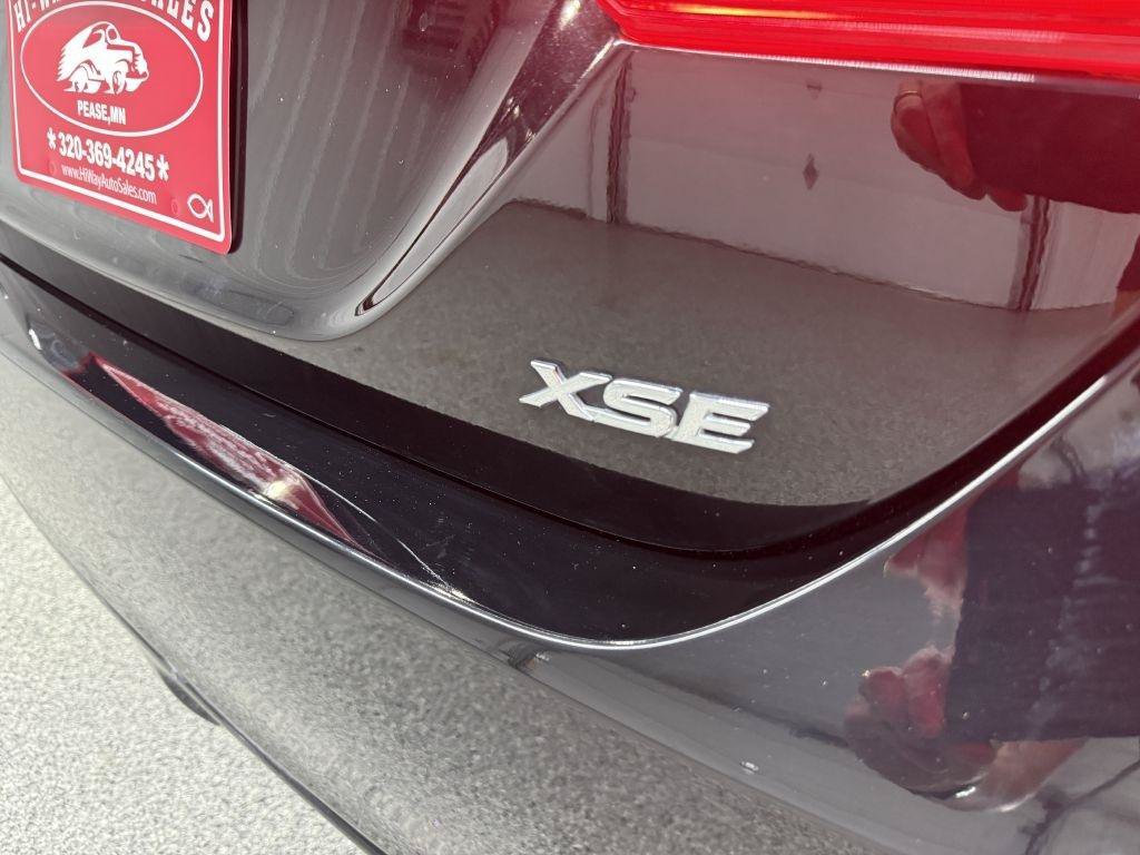 Used 2019 Toyota Camry XSE FWD image 7