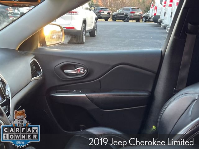 Used 2019 Jeep Cherokee Limited image 23