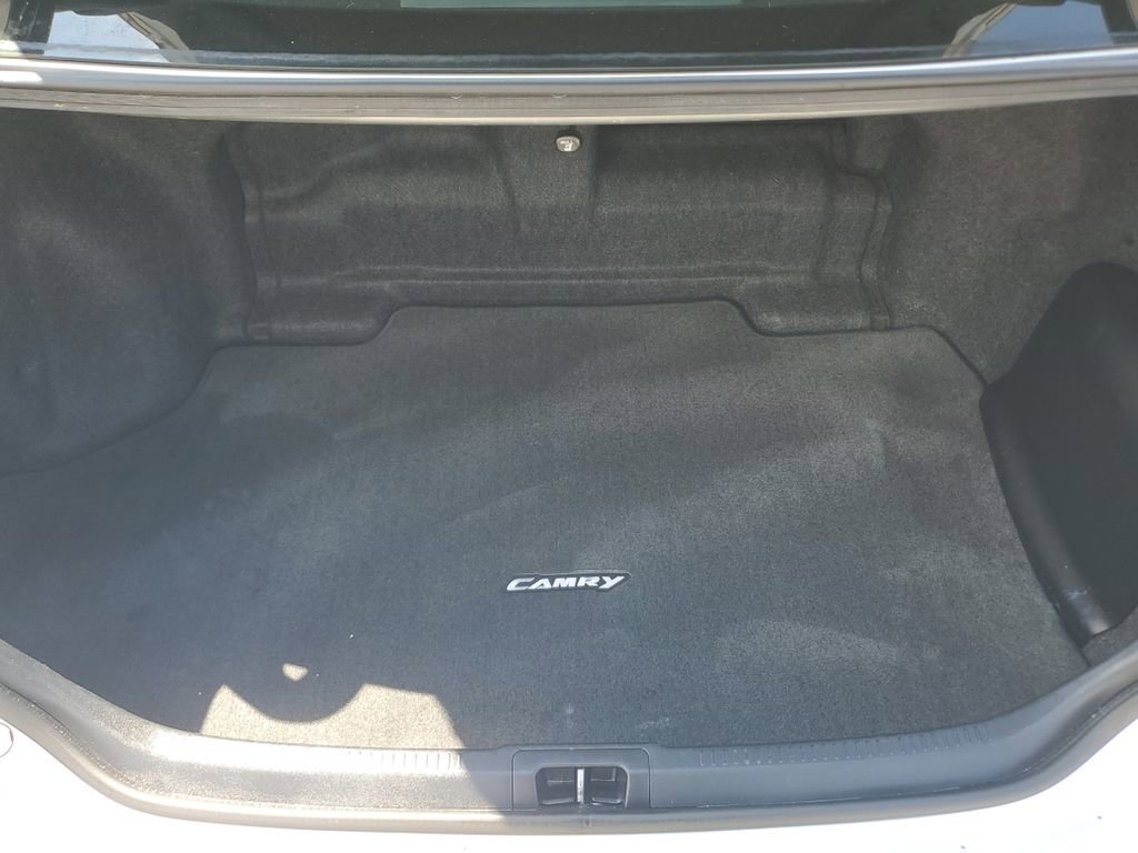 Used 2015 Toyota Camry XLE w/ Moonroof Package image 12