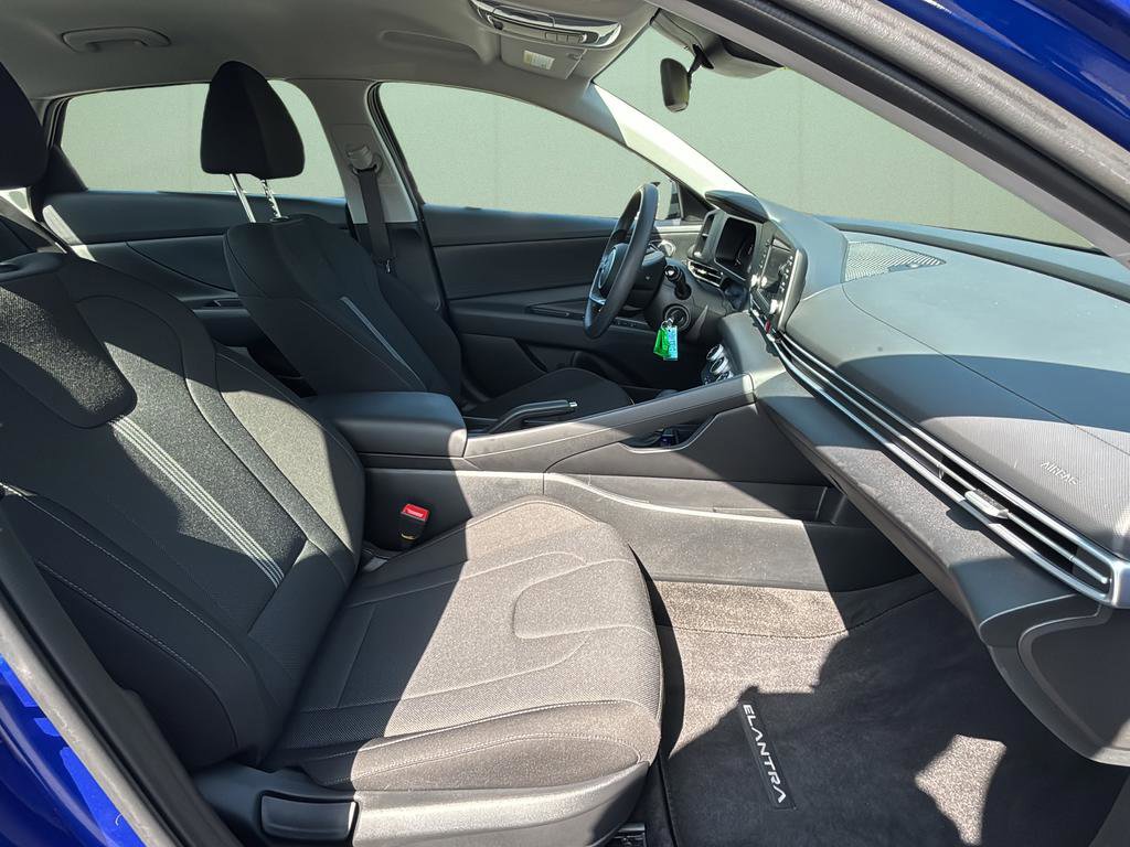 Certified 2025 Hyundai Elantra SE FWD image 40