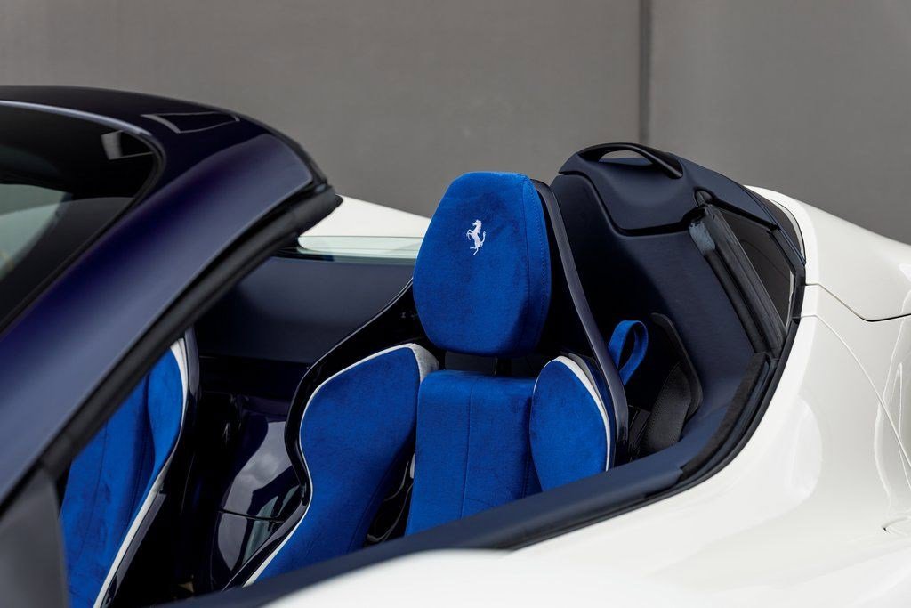 Used 2022 Ferrari SF90 Spider image 11