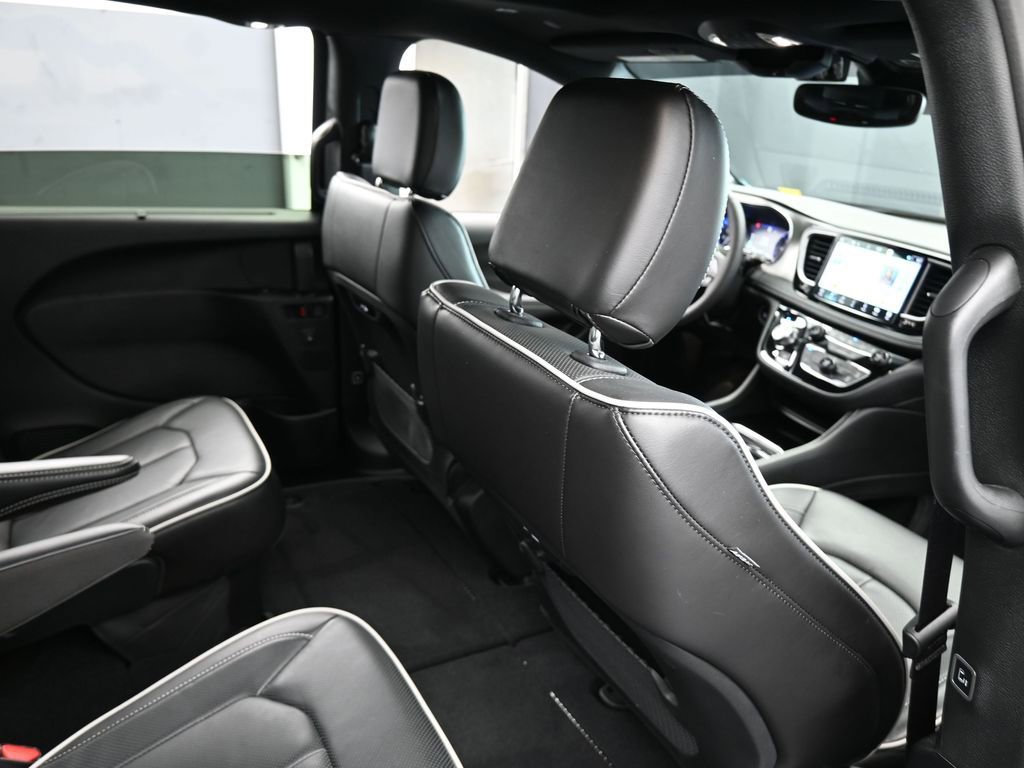Used 2024 Chrysler Pacifica Limited w/ S Appearance Package image 50