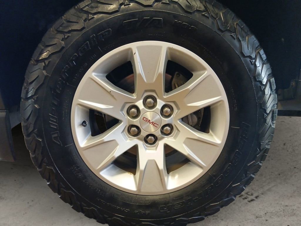 Used 2017 GMC Canyon SLE image 14