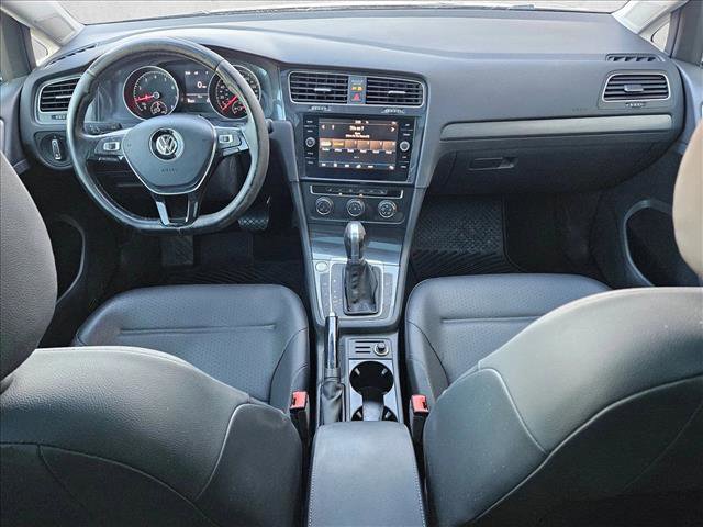 Used 2018 Volkswagen Golf SE image 18