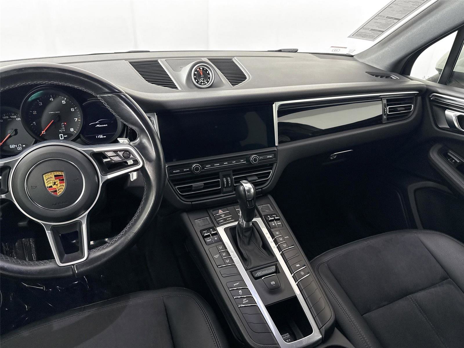 Used 2021 Porsche Macan image 31