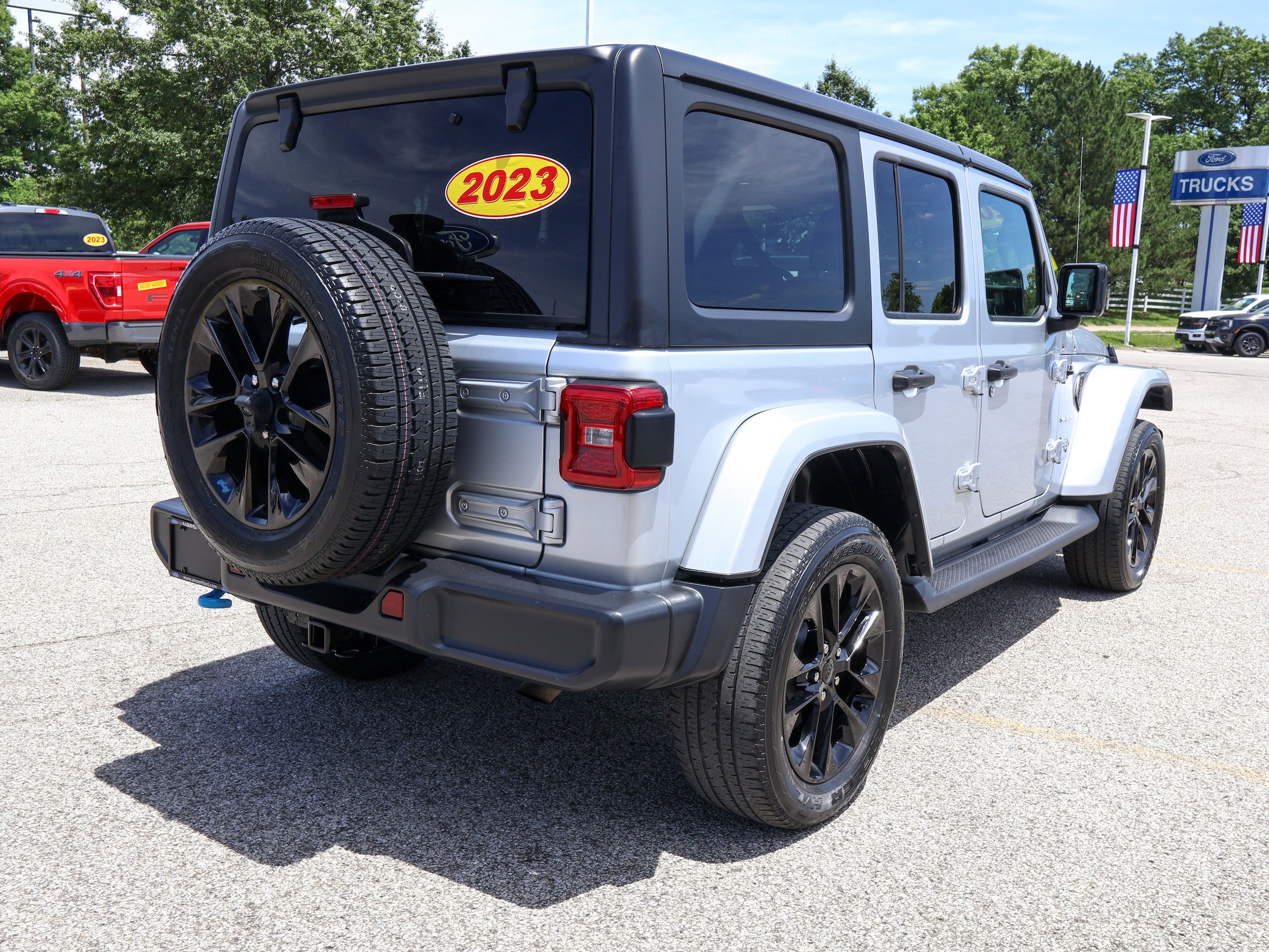 Used 2023 Jeep Wrangler Unlimited Sahara w/ Cold Weather Group AWD/4WD image 5