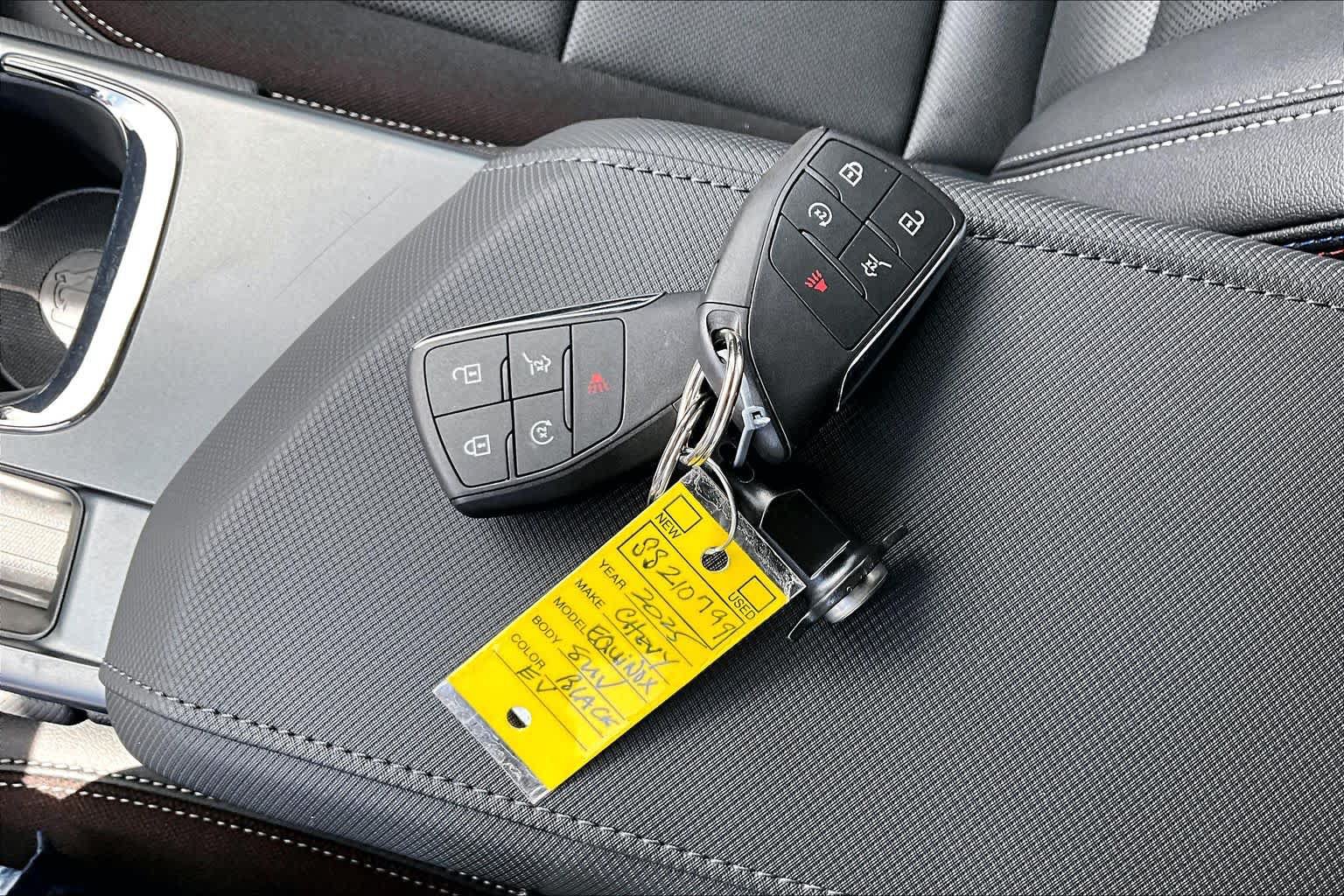 Used 2025 Chevrolet Equinox EV RS w/ Convenience Package II FWD image 13