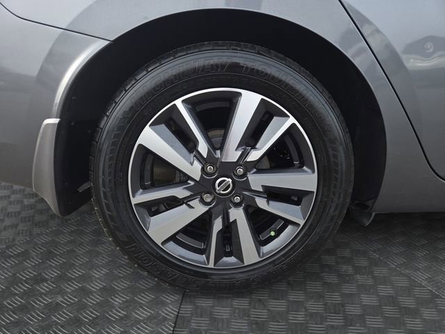 Used 2020 Nissan Versa SV w/ Trunk Package image 32